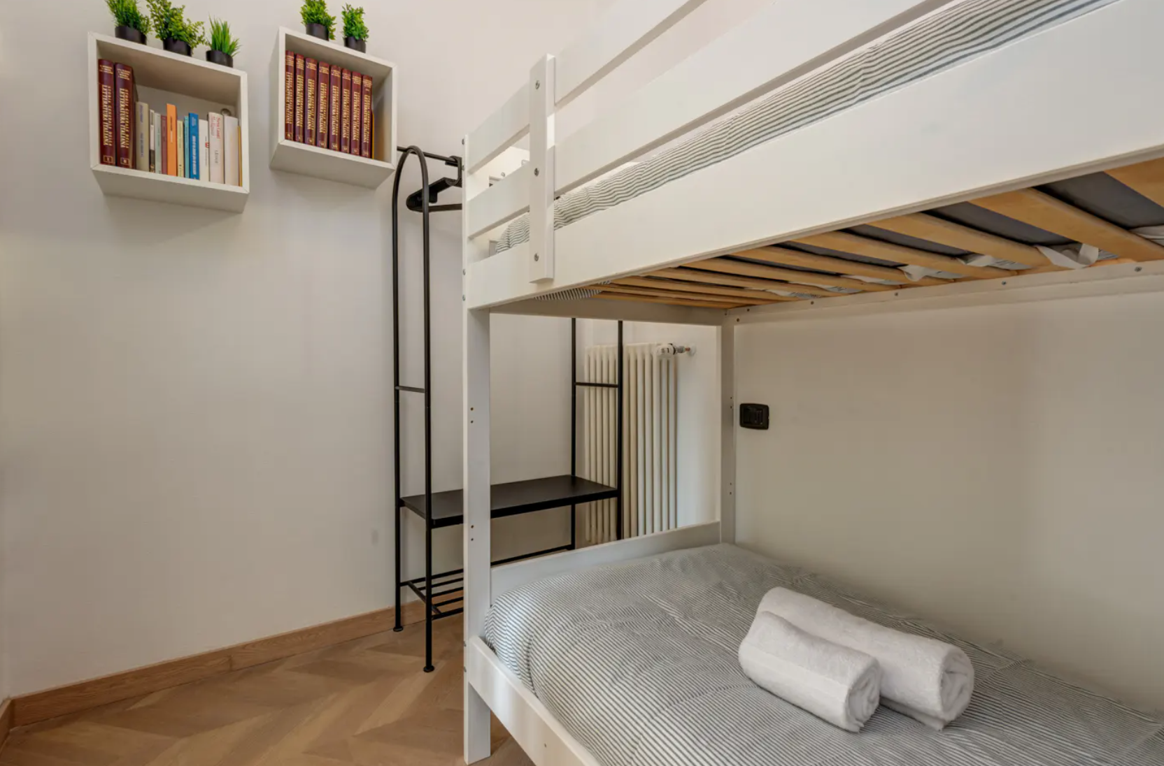 Sage Green Lake Apartment, Lake Como — photo 11