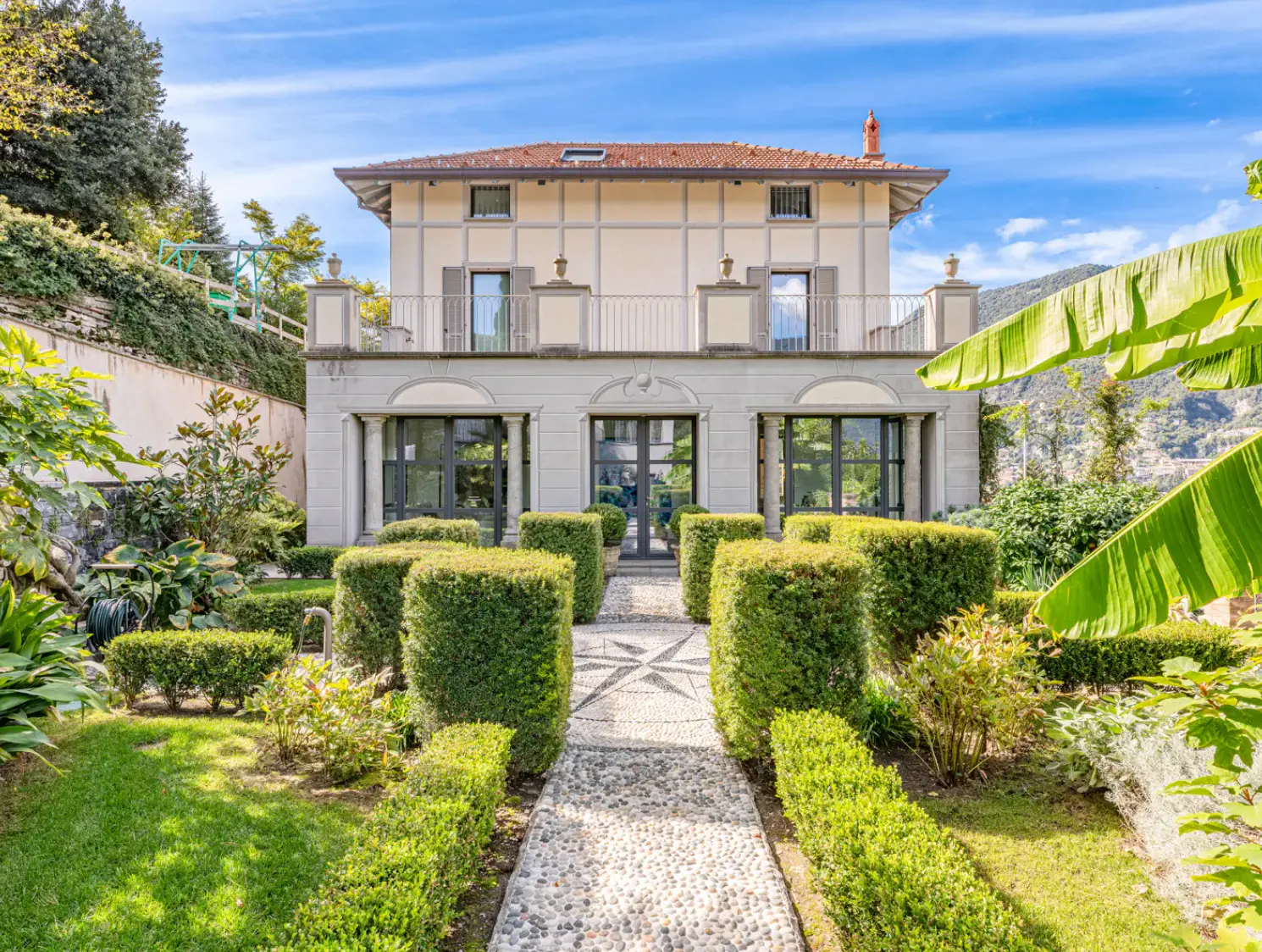 Lake Riviera Villa, Torno — Lake Como, Italy