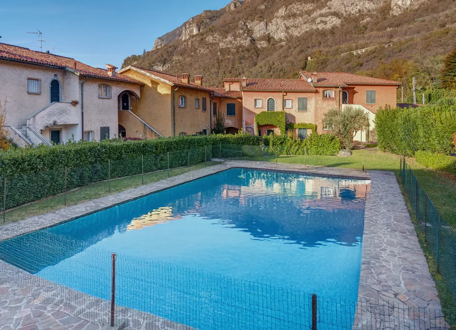 Garden, Pool and the Lake — Lake Como, Italy — photo 3