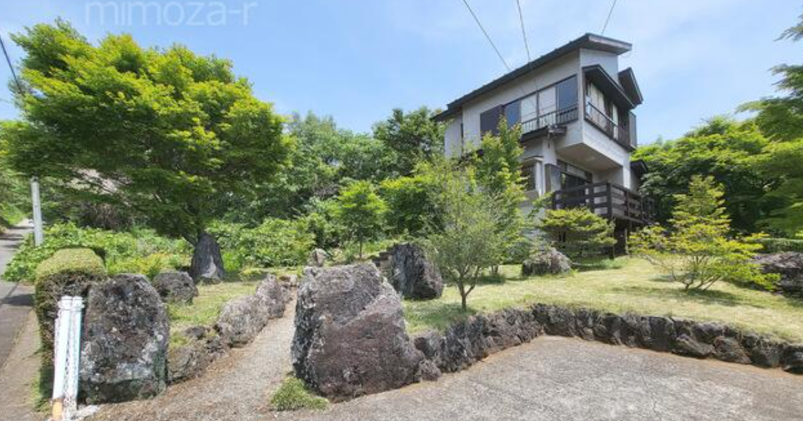 Hot Spring House, Izu Kōgen, context detail