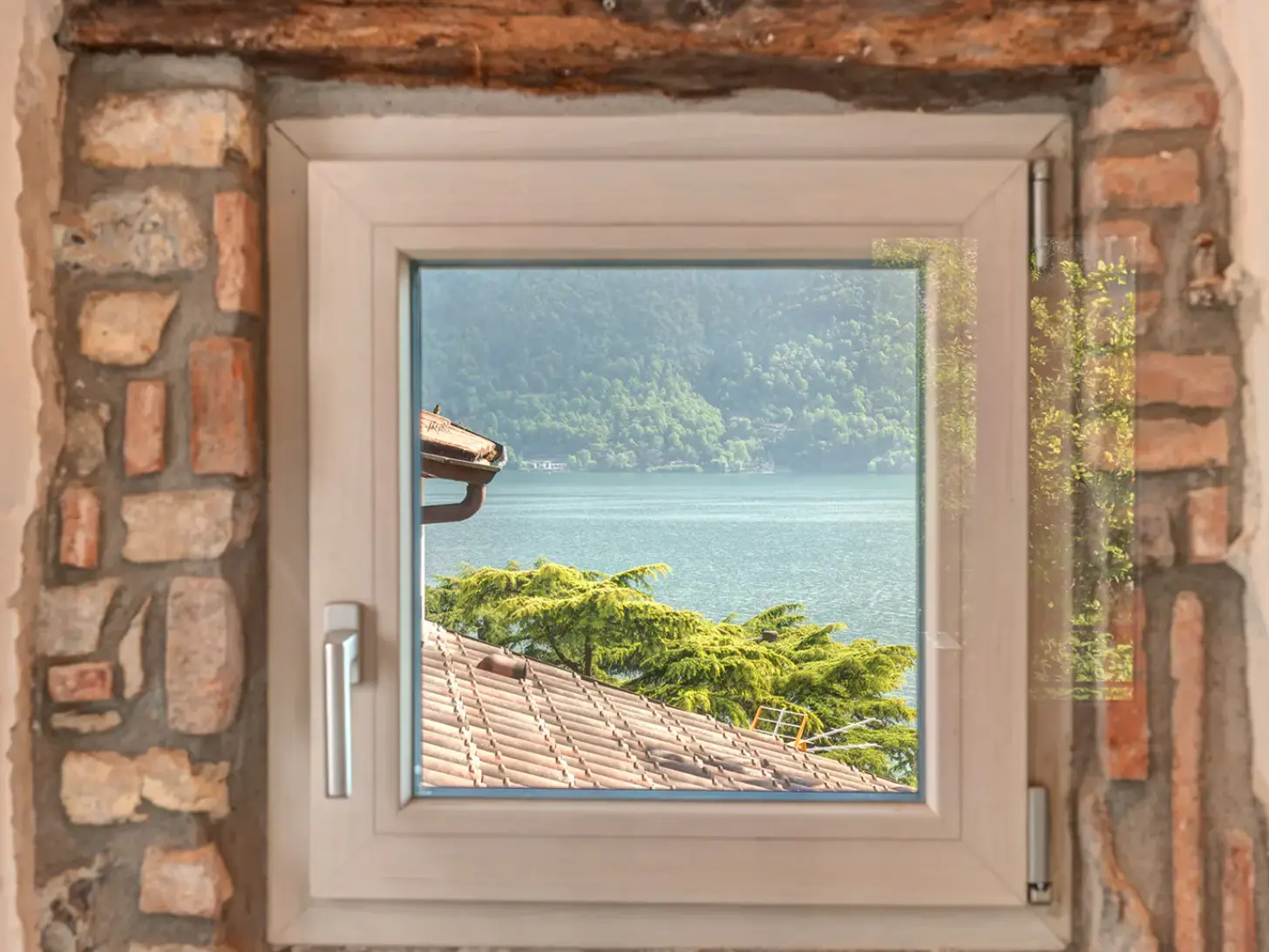 Tyrolean Stove House, Cressogno, context detail